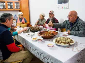 программа Food Network: Необычная еда Путь св Иакова в Испании