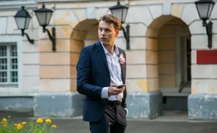 Алексей Чадов отметил 29 годовщину прямо на съемочной площадке кадры Алексей Чадов отметил 29 годовщину прямо на съемочной площадке кадры