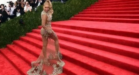 Бейонсе эпатировала гостей на Costume Institute Gala кадры Бейонсе эпатировала гостей на Costume Institute Gala кадры