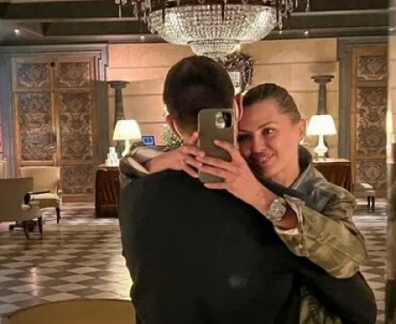 Боня представила избранника на дне рождении кадры Боня представила избранника на дне рождении кадры