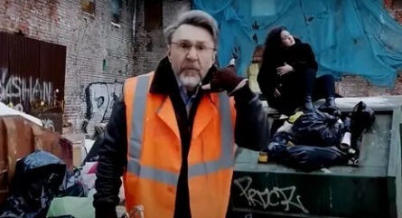 Чиновники Санкт Петербурга резко ответили на клип Ленинграда о мусорном коллапсе кадры