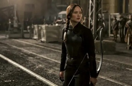 Дженнифер Лоуренс пытается попасть в Голодные игры кадры Дженнифер Лоуренс пытается попасть в Голодные игры кадры