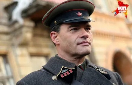 Евгений Дятлов под постоянным присмотром кадры Евгений Дятлов под постоянным присмотром кадры