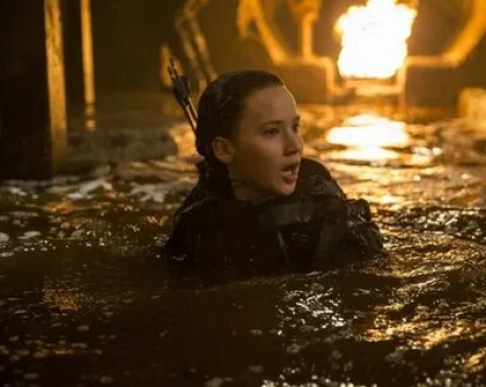 Fox и Lionsgate наконец-то поделили Дженнифер Лоуренс кадры Fox и Lionsgate наконец-то поделили Дженнифер Лоуренс кадры