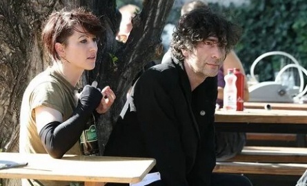 Гейман и Палмер поженились кадры Гейман и Палмер поженились кадры