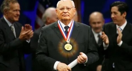 Горбачев раздал премии имени себя кадры Горбачев раздал премии имени себя кадры
