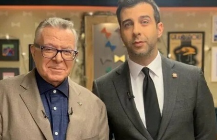 Иван Ургант улетает с семьей в Америку кадры Иван Ургант улетает с семьей в Америку кадры