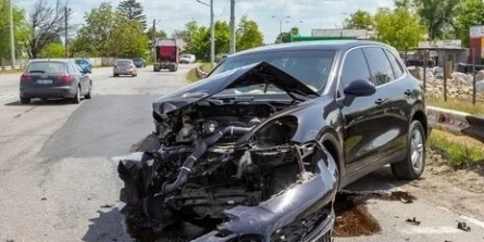 Навка помяла свой Porsche Cayenne в ДТП кадры Навка помяла свой Porsche Cayenne в ДТП кадры