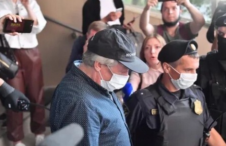 Первый ряд: на суд Ефремова продаются билеты кадры Первый ряд: на суд Ефремова продаются билеты кадры