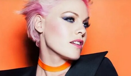 Пинк стала новым лицом CoverGirl кадры Пинк стала новым лицом CoverGirl кадры