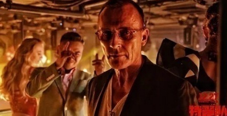 Роберт Неппер превратится в призрака кадры Роберт Неппер превратится в призрака кадры