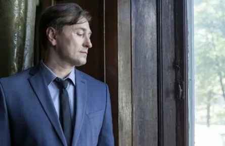Сергей Безруков влез в большие долги кадры Сергей Безруков влез в большие долги кадры