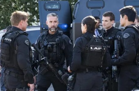 S.W.A.T. оказался самым скачиваемым фильмом кадры S.W.A.T. оказался самым скачиваемым фильмом кадры