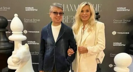 Валентин Юдашкин стал главредом модного телеканала кадры Валентин Юдашкин стал главредом модного телеканала кадры
