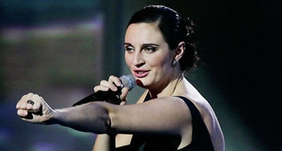 До сих пор отдаю половину зарплаты: Елена Ваенга вспомнила свою жизнь с цыганским бароном