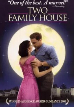 кадр из фильма Дом на две семьи