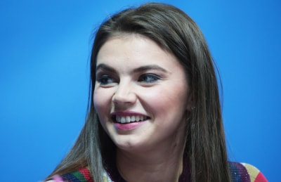 Кабаева вышла в свет в стильном наряде