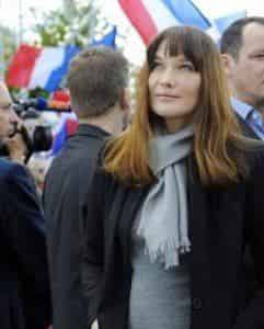 Карла Бруни немного изменила имидж