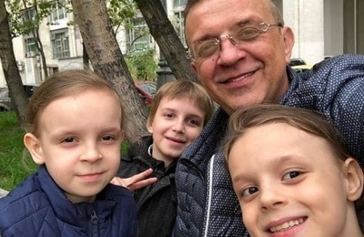 Жуков пригрозил отобрать детей