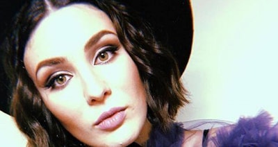 Maruv удивила зрителей поцелуем с девушкой