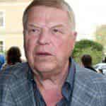 Михаил Кокшенов отправляется в ЗАГС