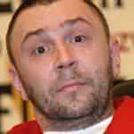 Сергей Шнуров отложил концерт из-за зубов