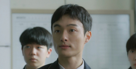 кадр из фильма Бандит, ставший старшеклассником