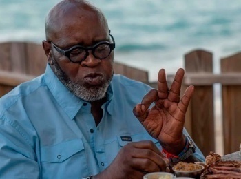 Бесподобные-вкусы-с-Мо-Кейсоном-Барбекю-на-Багамах