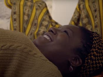 Cyrielle-ndjiki-nya,-travailler-avec-sa-voix