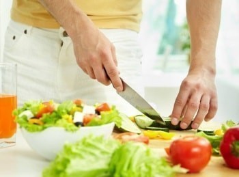 Дежурный-по-кухне-Рисовые-котлеты-с-овощами-и-грибным-соусом-Морковно-имбирное-суфле