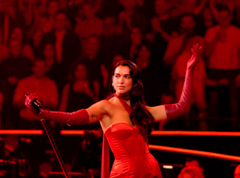 Дуа-Липа-Ночь-музыки-в-Альберт-холле