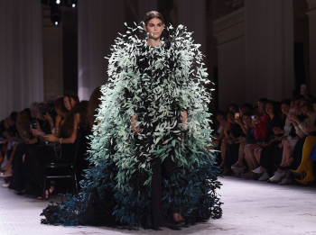 программа Fashion One: Extravagant Fashion Paris fashion week Thom Browne couture fw 23 24