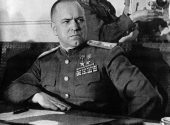 Георгий-Жуков-Война-и-мир-маршала-Победы