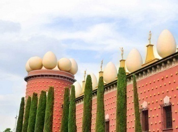 программа ОТР: Исследуя искусство Сальвадор Дали Повесть о двух городах