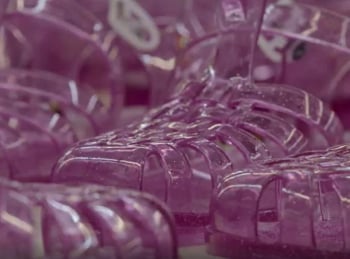 программа TV5: L odyssée de la sandale en plastique