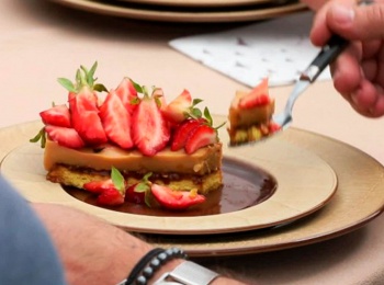 программа TV5: Le goût des rencontres normandes : Un entremet au caramel à Vains