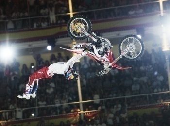 Мировая-серия-по-мотофристайлу-X-Fighters-Мадрид