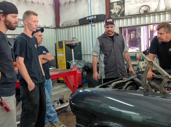 Мятежный-гараж-Палки-в-колесах