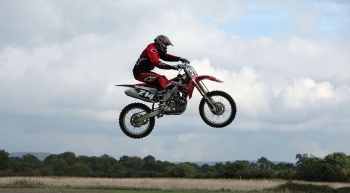 программа National Geographic: Научные глупости Прыжки с крыши: в бесконечность и дальше