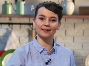 Первое,-второе,-третье-Закуска-из-сельдерея-с-креветками-Индейка-карри-с-нутом-Мятно-цитрусовый-лимонад