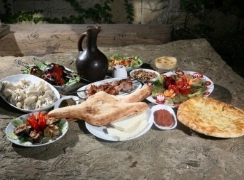 Песня-грузинской-кухни-Кубдари,-суп-харчо-и-смузи-по-грузински