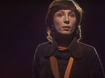 Поет-Елена-Камбурова