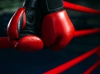 Профессиональный-бокс-Виталий-Петряков-против-Брендона-Денеса-Василий-Штык-против-Артыша-Лопсана