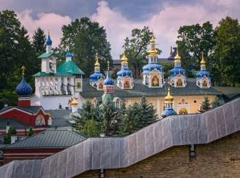 Псковский-рубеж:-четыре-времени-Печерской-обители
