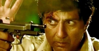 программа Bollywood: Раненый