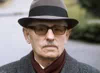 Шпион-в-тёмных-очках