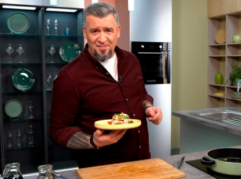 Сказка-со-счастливым-тунцом-Омлет-омурайсу,-вителло-тоннато-и-боул-с-киноа