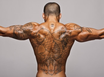 Тату-навсегда-Тату-рыжей-бестии,-девушке-с-зелеными-волосами-и-двум-друзьям,-пришедшим-отомстить