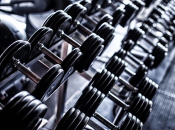 программа Здоровое ТВ: Тренажерка Как попрощаться с целлюлитом, какими скрабами лучше пользоваться