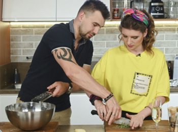 Все-правильно!-Японский-бисквит-в-сковороде-Цветная-капуста-с-сырным-соусом-и-кедровым-орехом